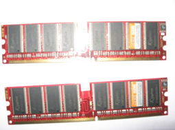 黑金剛DDR400 512M一代內(nèi)存閑置轉(zhuǎn)讓，實物圖片清晰展示